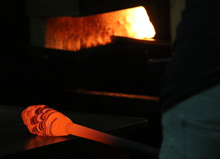 Lincoln City glass blowing photo by Chandler O'Leary